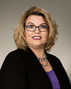 Kelly Ogle Headshot